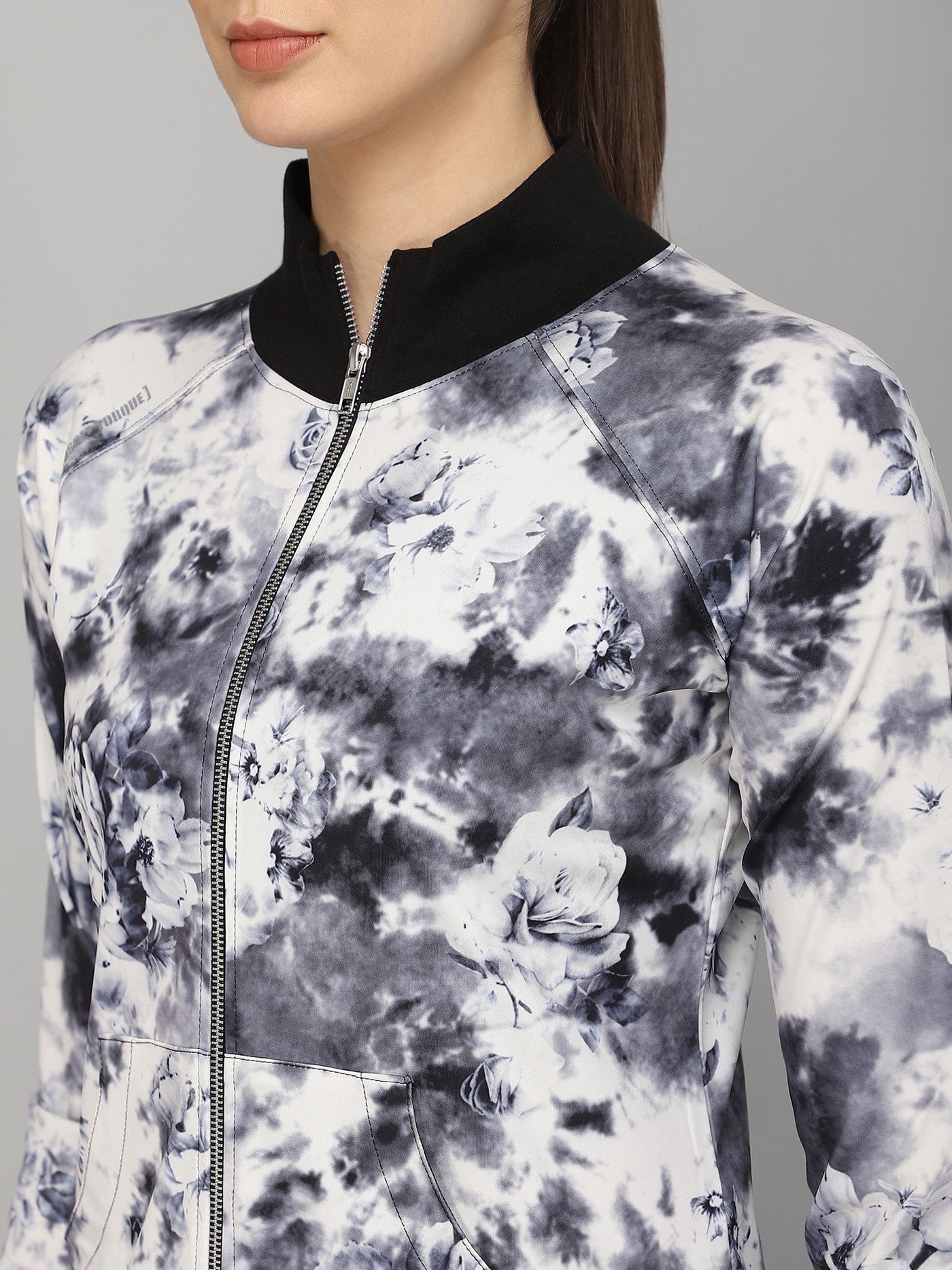 Front Zipper Printed Sweatshirt – Black